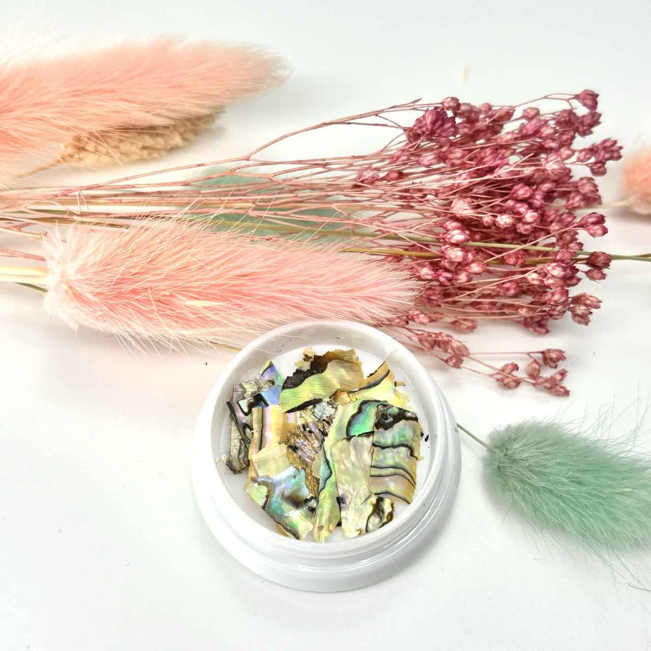 Scaglie per Unghie e Madreperla: Guida alla Nail Art